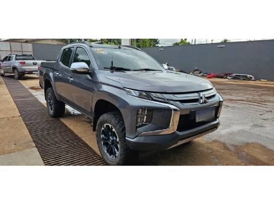 MITSUBISHI L200 TRITON 2.4 16V TURBO DIESEL SPORT HPE CD 4P 4X4 AUTOMÁTICO MITSUBISHI L200 TRITON 2.4 16V TURBO DIESEL SPORT HPE CD 4P 4X4 AUTOMÁTICO
